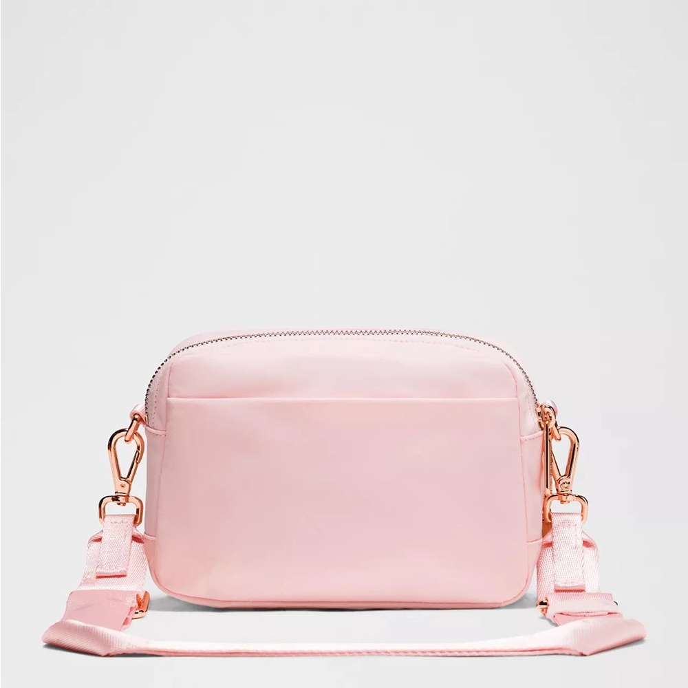 Lululemon Everywhere Crossbody Bag 2L Metal Hardware- Pink Pearl/Rose Gold - Picture 3 of 4